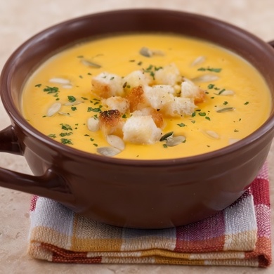 Этот нежный и согревающий суп станет отличным началом осеннего ужина.