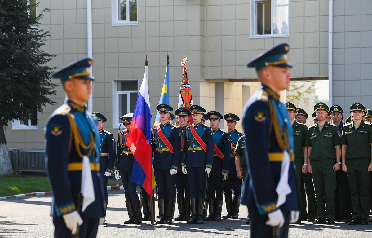 Губернатор Тверской области поздравил курсантов Академии ВКО