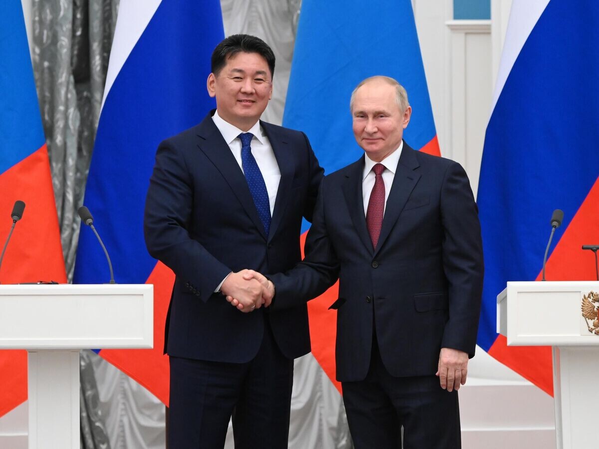    Президент РФ Владимир Путин и президент Монголии Ухнагийн Хурэлсух© РИА Новости / Максим Блинов