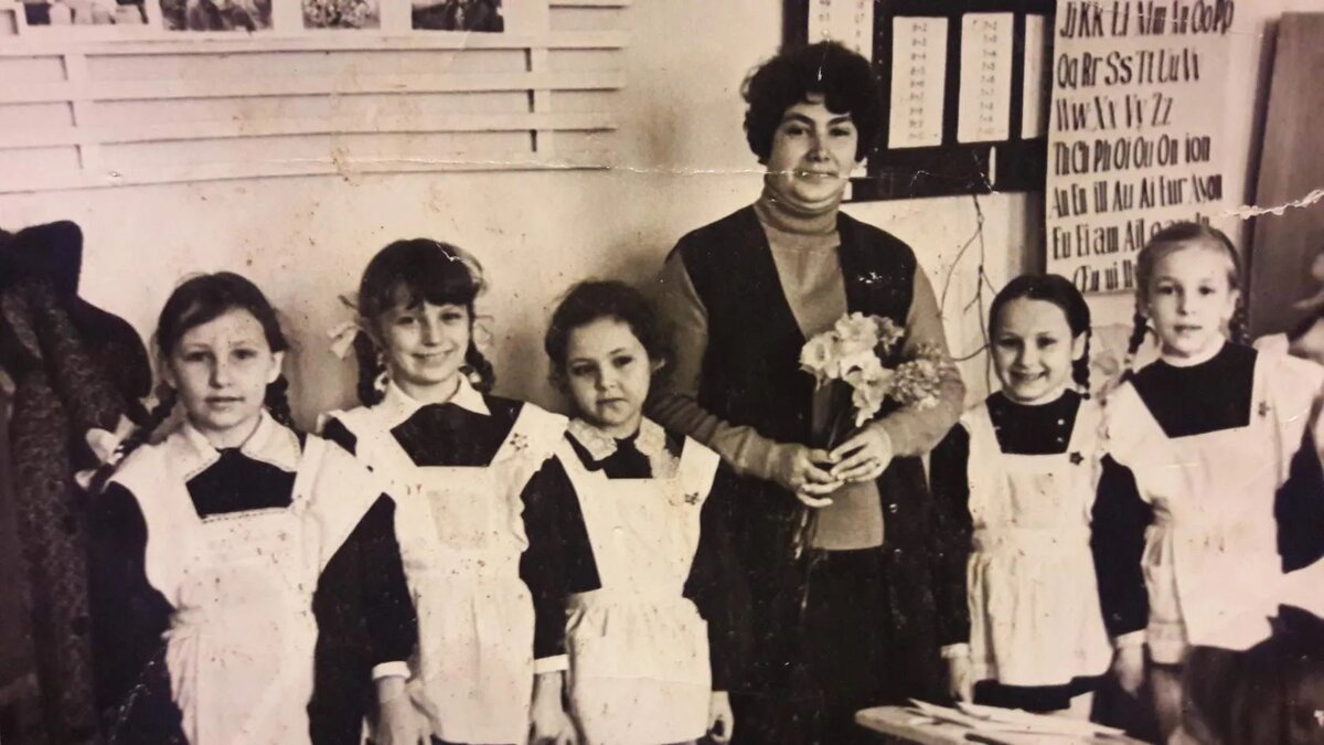 Мы с Ленкой справа)))