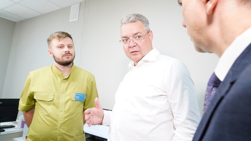    Губернатор Владимир Владимиров проинспектировал ремонт больницы в Степновском округе Фото: правительство СК