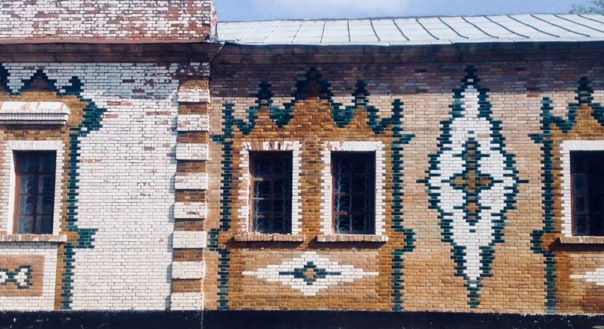 Арсенал назвали степным, так как комплекс был построен в некотором отдалении от города, «в степи» 