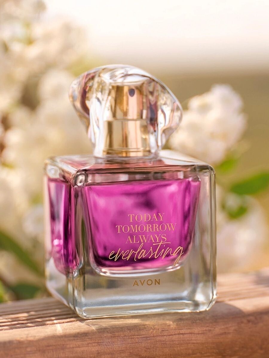 Всем привет! Спасибо, что вы заглянули в мой парфюмерный блог. Сегодня, как и всегда я хочу вам рассказать про один из ароматов которые есть в моей коллекции. Речь пойдет о новинки и об аромате который я боялась брать всегда с осторожностью отношусь к ароматам линейки ТТА. На свой страх и риск я решила взять ТТА Everlasting. Я как человек, который любит ароматы Avon. Рискнула взять аромат из той линейки которую всегда обходила стороной. Я свою коллекцию ароматов очень люблю и всегда беру новинки на тестирование, но именно TTA я обхожу стороной из-за ноты которая мне не нравится и она есть в большинстве этих ароматов. Делая 3‐й заказ в августе я думала что взять и знаете рискнуть аромат мне понравился. Он не похож на основные три аромата TTA. Аромат мне понравился приятный очень пахнет на мой нос конфетами или это так пахнут цветы в миндальном молоке не могу сказать однозначно. И так давайте вам расскажу что же входит в этот аромат. Расскажу его нотки и основные аккорды. Знаете посещать такая мысль, а не собрать ли мне и TTA ароматы. Над этим вопросом буду думать. И так вернемся к аромату его описанию и конечно же поделюсь своим первым впечатлением.

Основные аккорды
миндальный
цветочный
мускусный
ореховый
фруктовый
сладкий
пудровый
белые цветы
цитрусовый
И так что хочу вам сказать по поводу ТТА Everlasting аромат мне понравился. Пахнет для меня конфетами. Слышу его не так громко, но на запястье он звучит очень красиво. Буду ли я его носить да однозначно, но с осторожностью. Почему спросите вы? Потому что как показывает практика это ароматы TTA с которыми я на ВЫ и отношусь с осторожностью в плане использования. Я с этой линейкой ароматов никогда не сталкивалась т.е себе я флакон никогда не брала. Были разные пробники, но не более того.  Я начинаю свой путь знакомства с этой линейкой, спустя много лет после того как пришла в компанию, но думаю что не все ароматы подойдут мне.  Как мне кажется что эти ароматы не для каждой.  Если говорить обо мне то есть, то что слишком тяжело для меня это аромат Тудей хотя я его себе взяла (p.s об этом поговорим в другой статье). Данный аромат Everlasting мне понравился, но если и буду его носить то буквально одно нанесение и не так часто. Все же для меня ТТА это достаточно тяжелая линейка ароматов, но я сей час поняла то что хочу с ней познакомится. Если не понравится всегда есть кому подарить в крайнем случае есть мама или можно продать чуть дешевле чем в каталоге. В общем решу по мене поступления вопросов. А на сегодня у меня все. Спасибо, что читаете меня всем хорошей осени. Я люблю это время года. А на сегодня всем Пока до новых встреч.