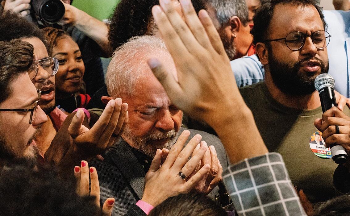 Кадр из документального фильма "АПОКАЛИПСИС В ТРОПИКАХ" (APOCALYPSE IN THE TROPICS), реж. Петра Коста. Источник: www.labiennale.org