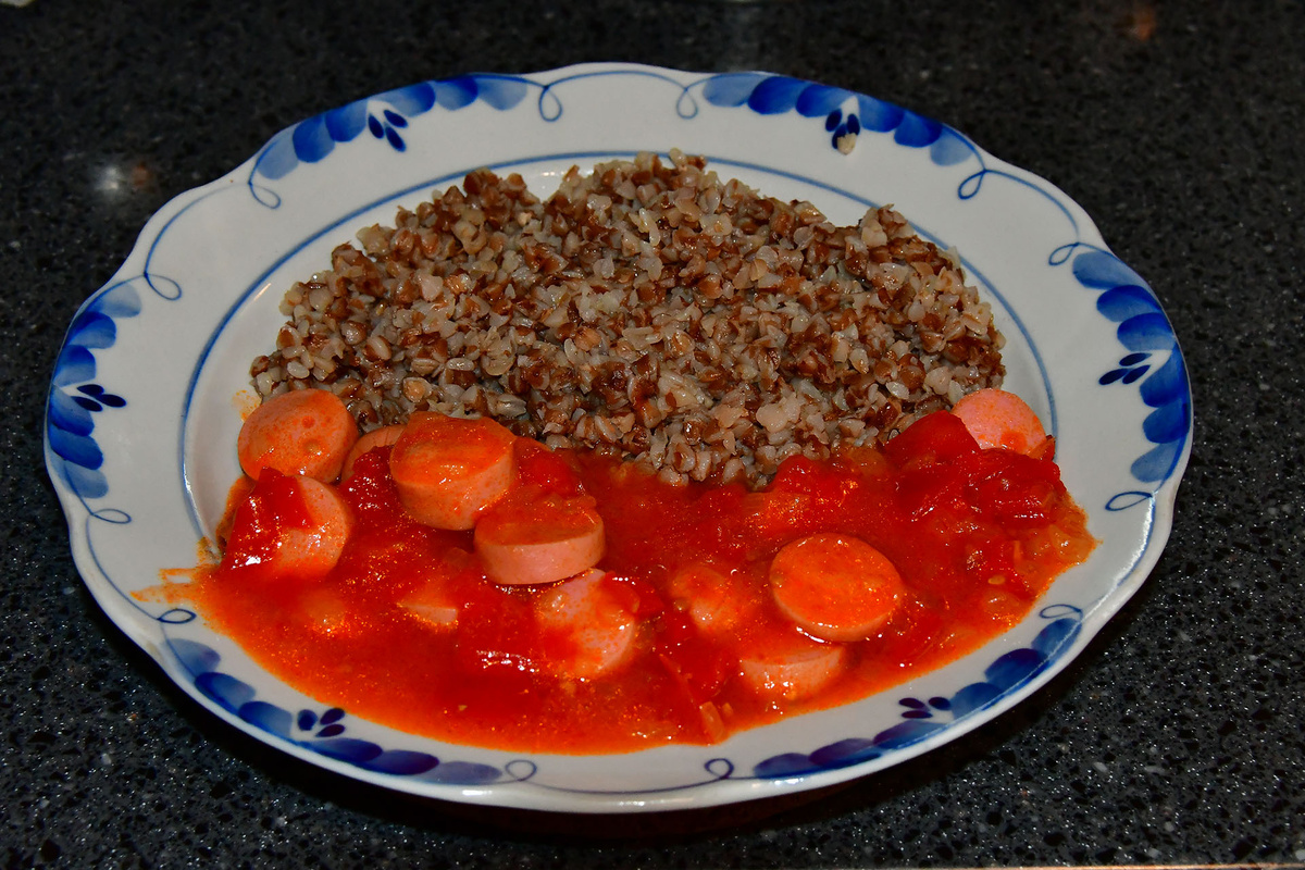 Гречка с томатным соусом