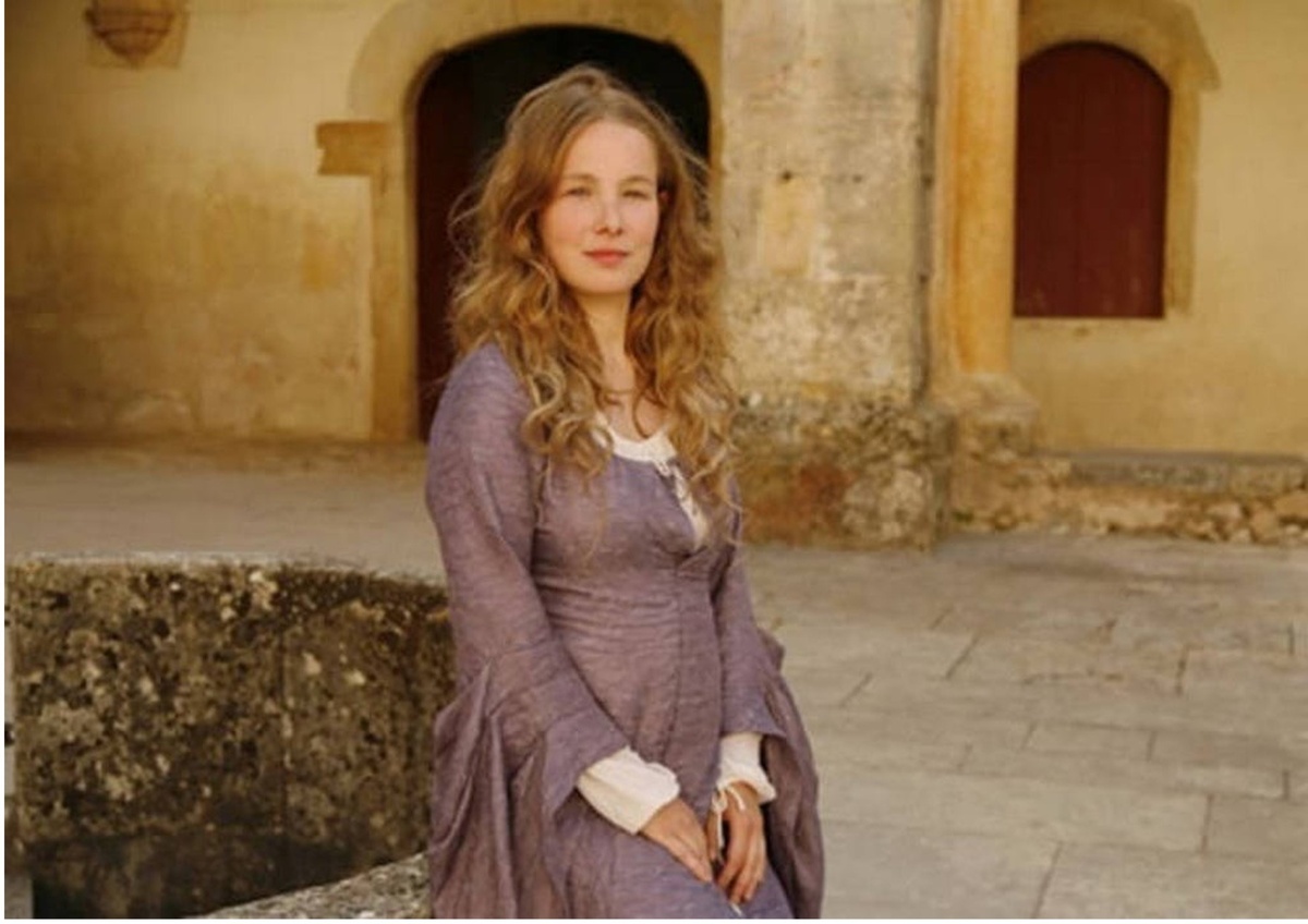 Инеш де Каштру в фильме «Мёртвая королева»