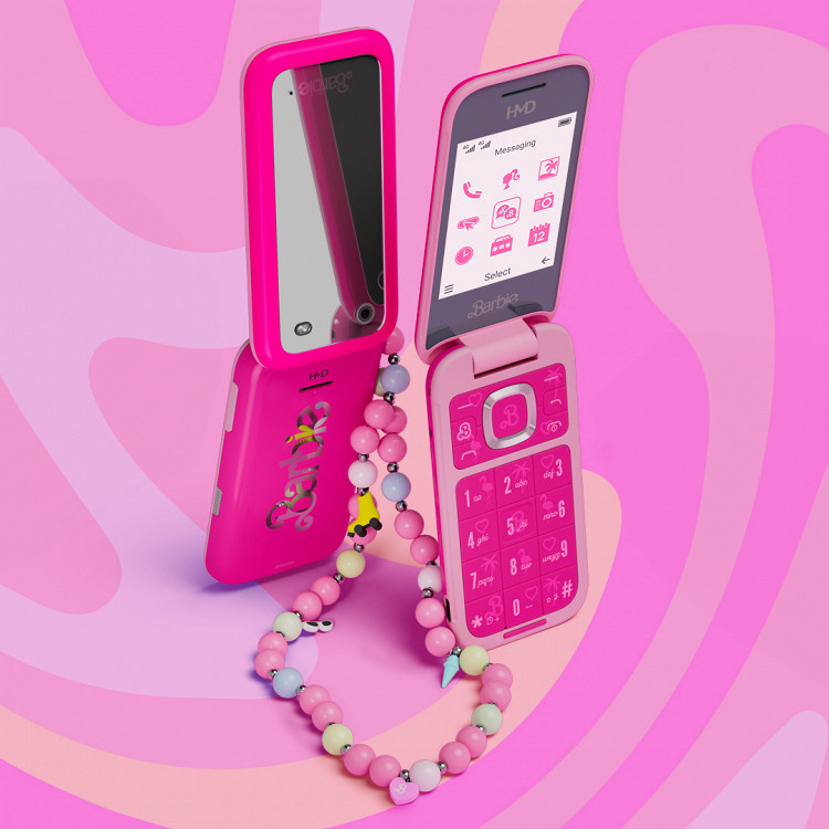    Компания Mattel выпустила телефон Barbie Flip (фото 1)