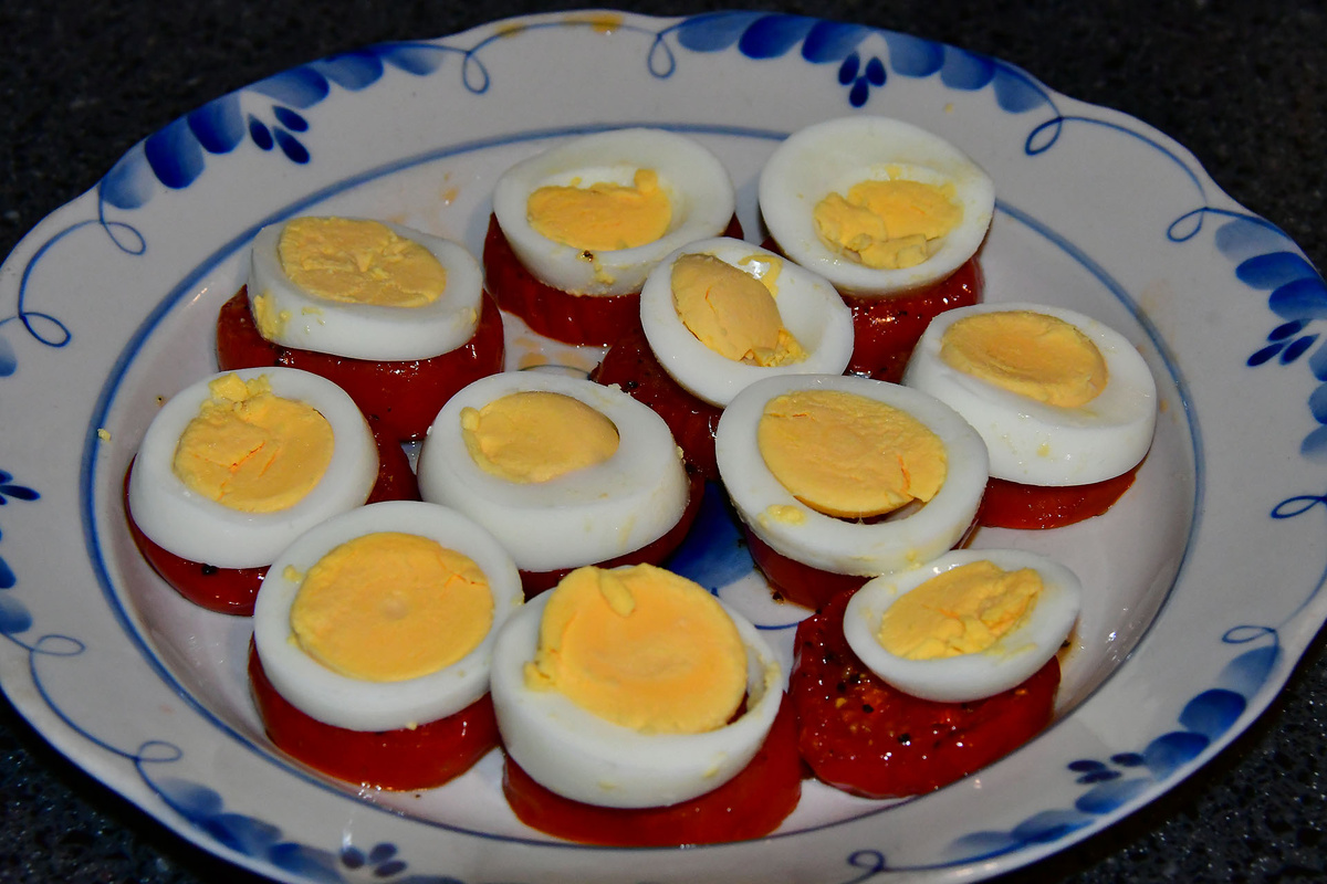 Помидоры с яйцом