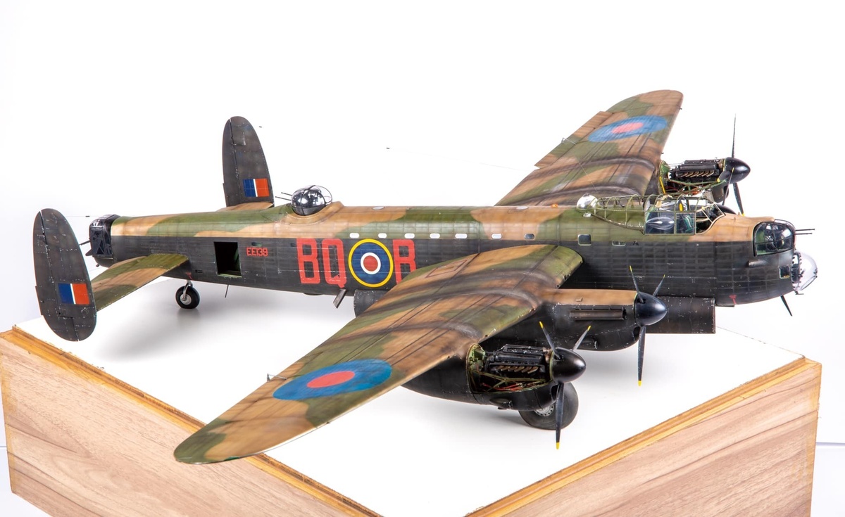 Британский тяжёлый бомбардировщик "Ланкастер" Avro Lancaster BMk I/III. Масштаб 1/32. Производитель "Border Models". Автор: Adie Roberts