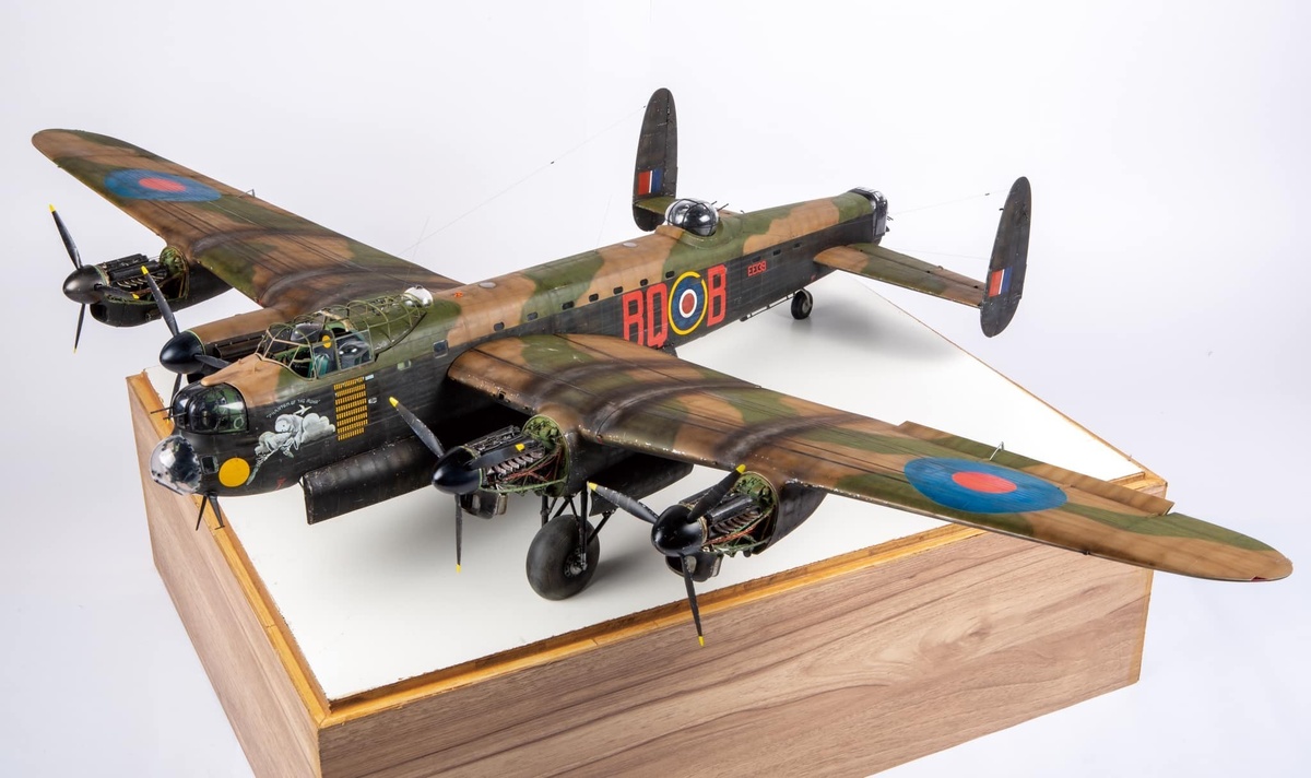 Британский тяжёлый бомбардировщик "Ланкастер" Avro Lancaster BMk I/III. Масштаб 1/32. Производитель "Border Models". Автор: Adie Roberts