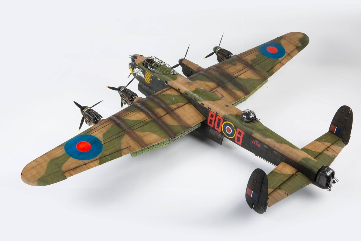 Британский тяжёлый бомбардировщик "Ланкастер" Avro Lancaster BMk I/III. Масштаб 1/32. Производитель "Border Models". Автор: Adie Roberts