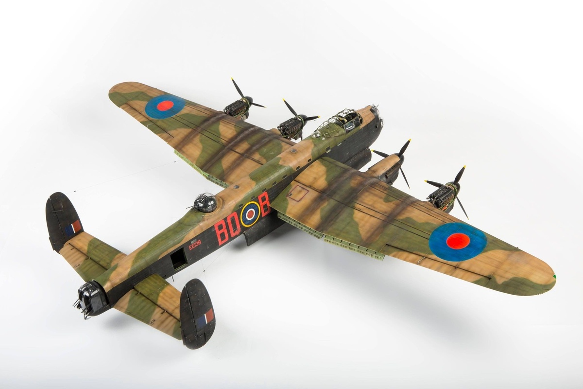 Британский тяжёлый бомбардировщик "Ланкастер" Avro Lancaster BMk I/III. Масштаб 1/32. Производитель "Border Models". Автор: Adie Roberts