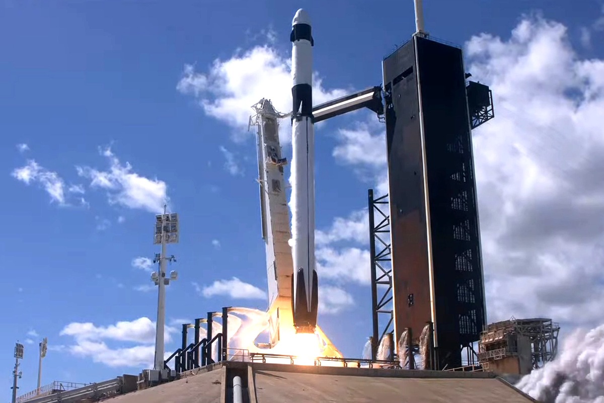 Старт космического американского корабля.  фото: картинки яндекса.