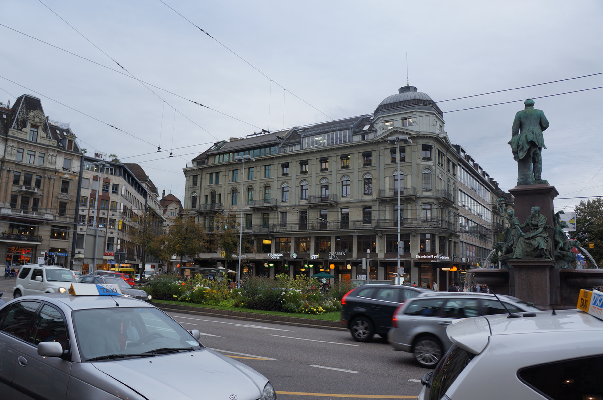 Привокзальная площадь в Цюрихе.