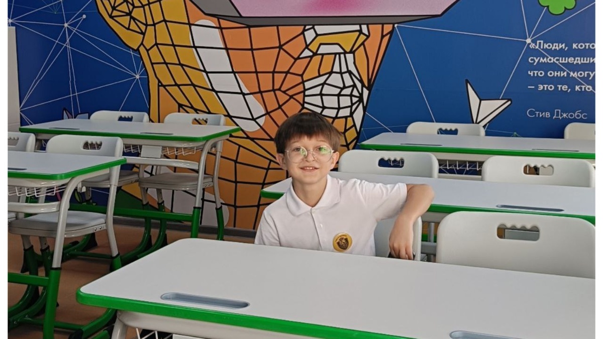 2 сентября 2024г. Максим сегодня занял свое место в классе, в котором пахнет новыми партами, чистой совестью, удовольствием и желанием прийти завтра! 