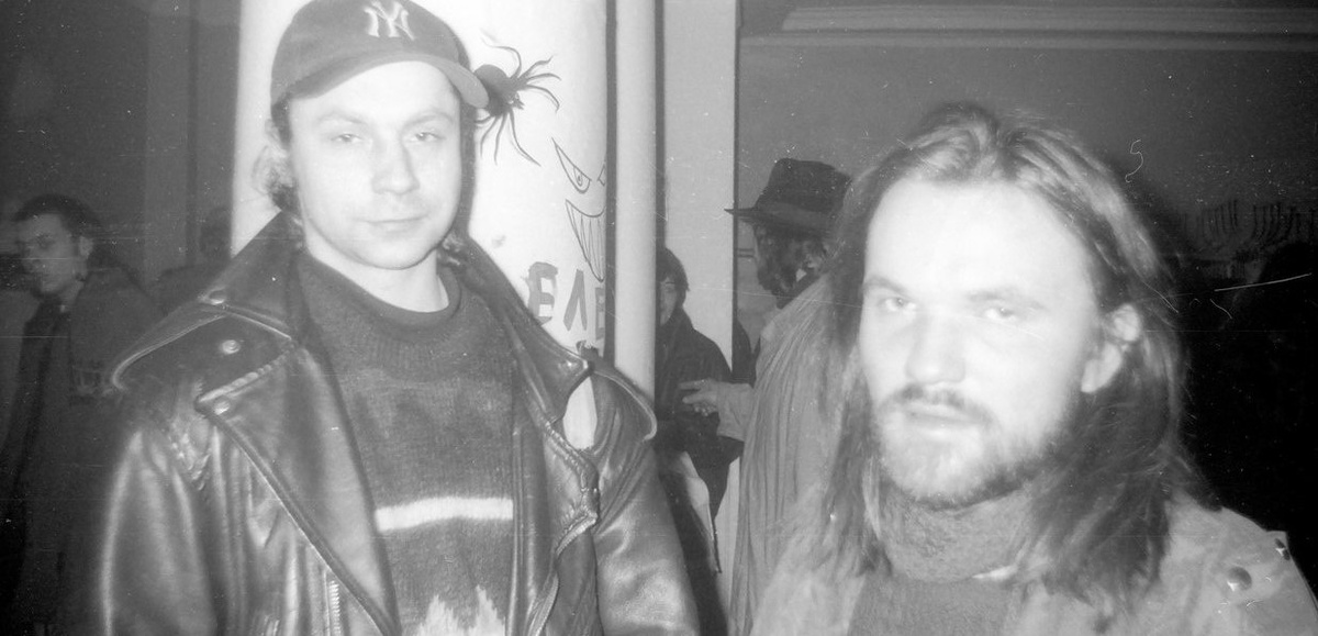 Сантим: "Барабанщик Олег Бычков и гитарист Димка Даун. Даун в лучшие времена - мрачный демон, любитель Моторхэд".