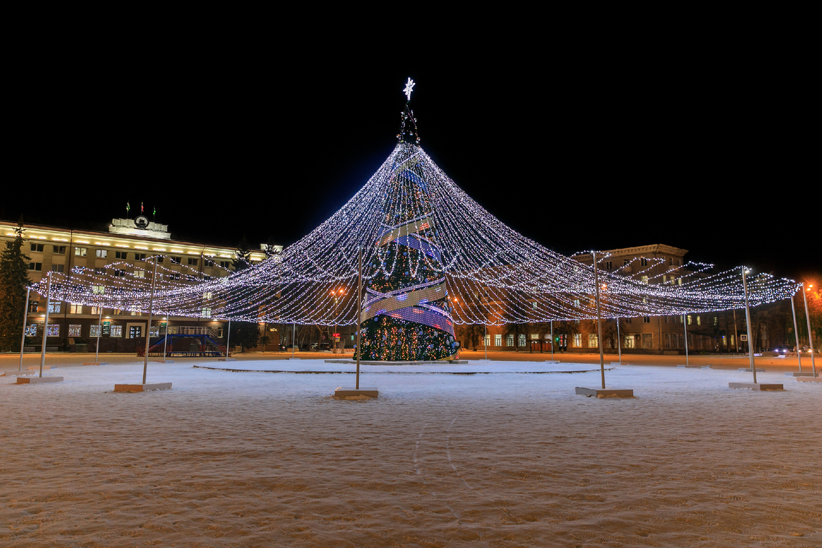 Новогодняя ель с шатром от компании Декоис