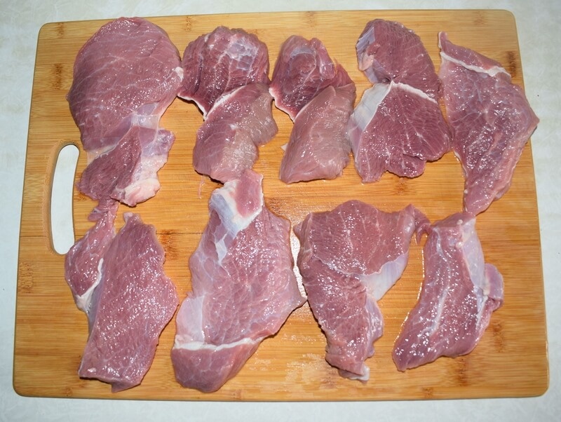 Нарезаем мясо