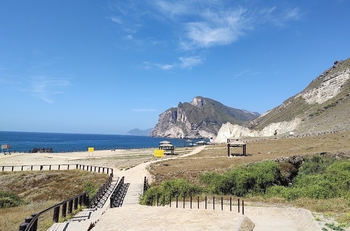 Тихие пляжи Омана с белоснежным песком