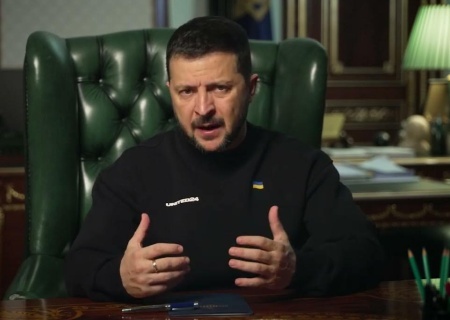    Зеленский успокаивает украинцев: «операция» в Курской области идёт по плану
