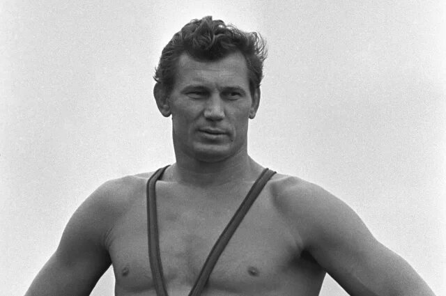    Александр Медведь.