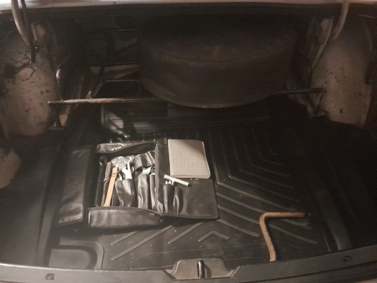 С открытой сумкой