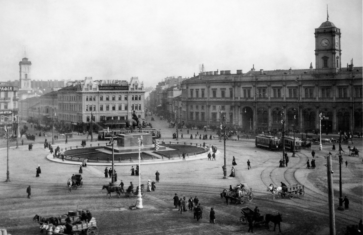Знаменская площадь в Петербурге начала XX века