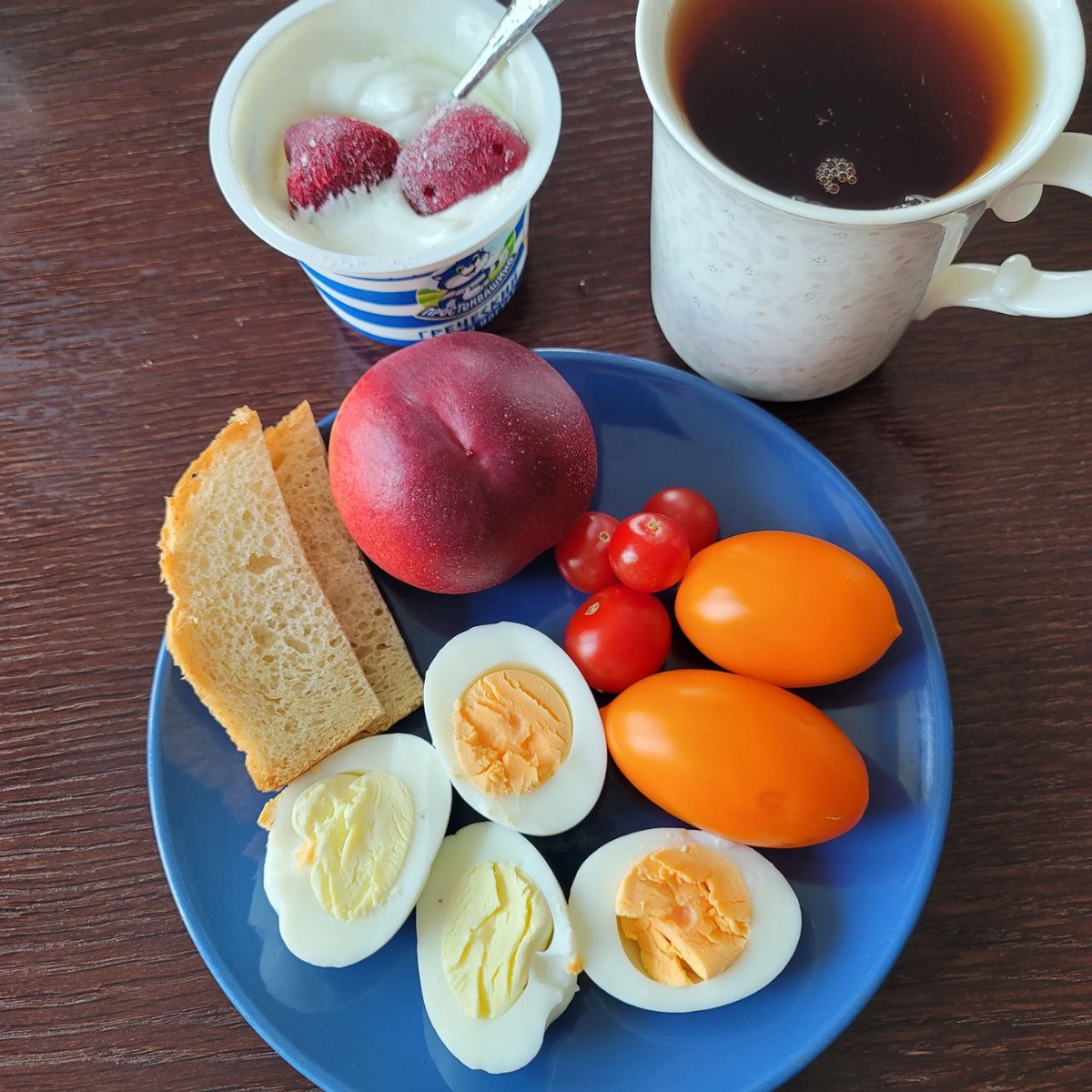 Яйца от счастливых кур и от несчастных.
