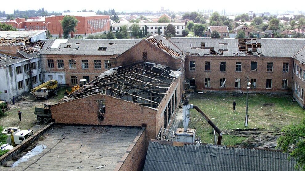    Школа в Беслане. Фото: сообщество во Вконтакте "Памяти погибших. Беслан 1-3 сентября 2004г"