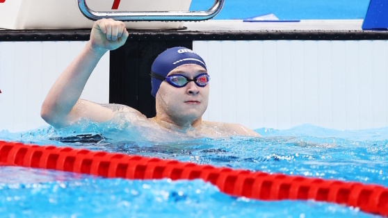    Российский пловец Черняев выиграл золото Паралимпиады в заплыве на 100 м брассом Андрей Бурков