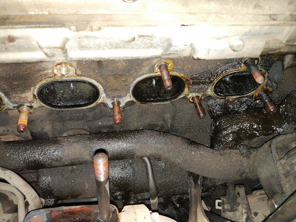 Масло в выпуске. 