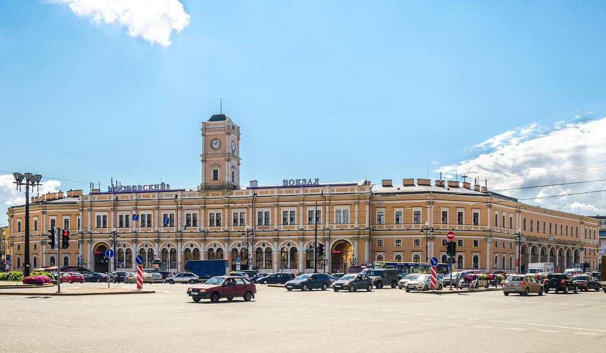 Московский вокзал Санкт-Петербурга. Фото с сайта https://na-poezde.ru/vokzaly/moskovskij-vokzal/. Взято с Яндекс.Картинки