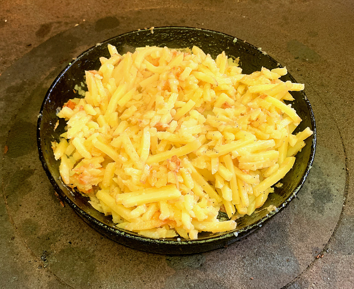 Жареная картошка на огне