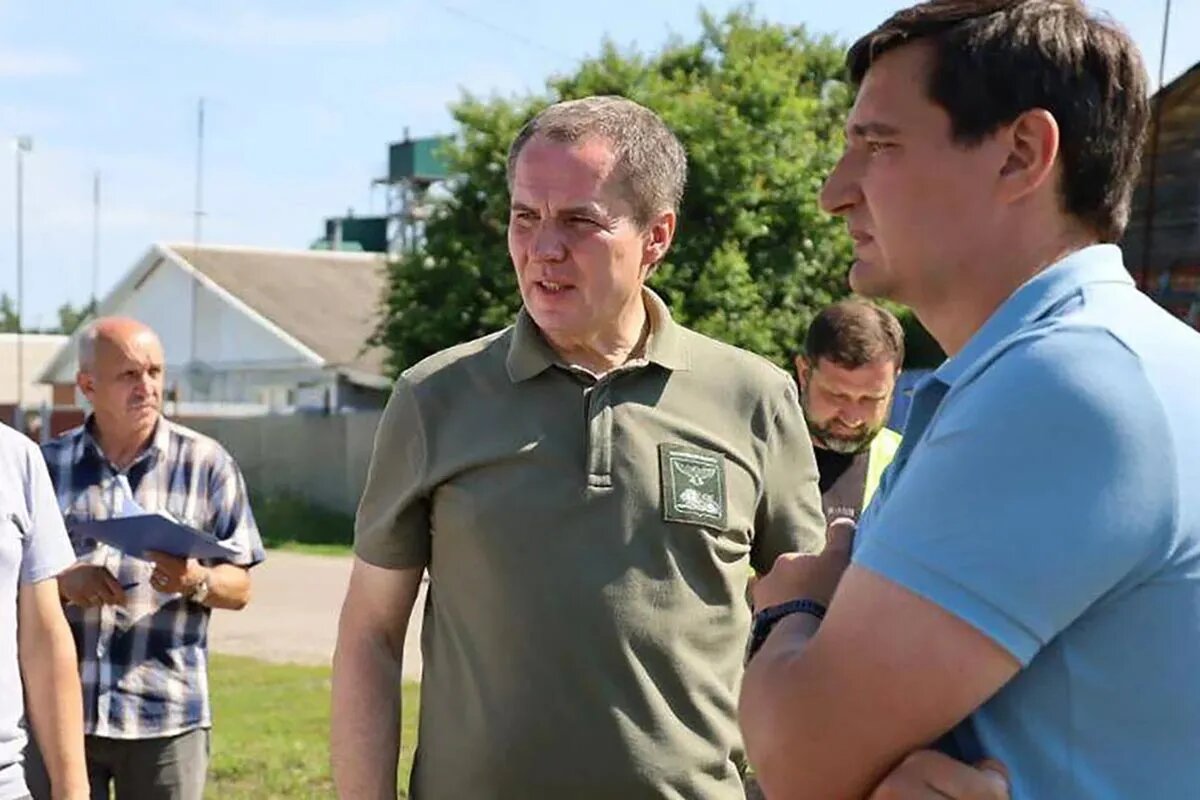    Губернатор Белгородской области Вячеслав Гладков (в центре). © Соцсети