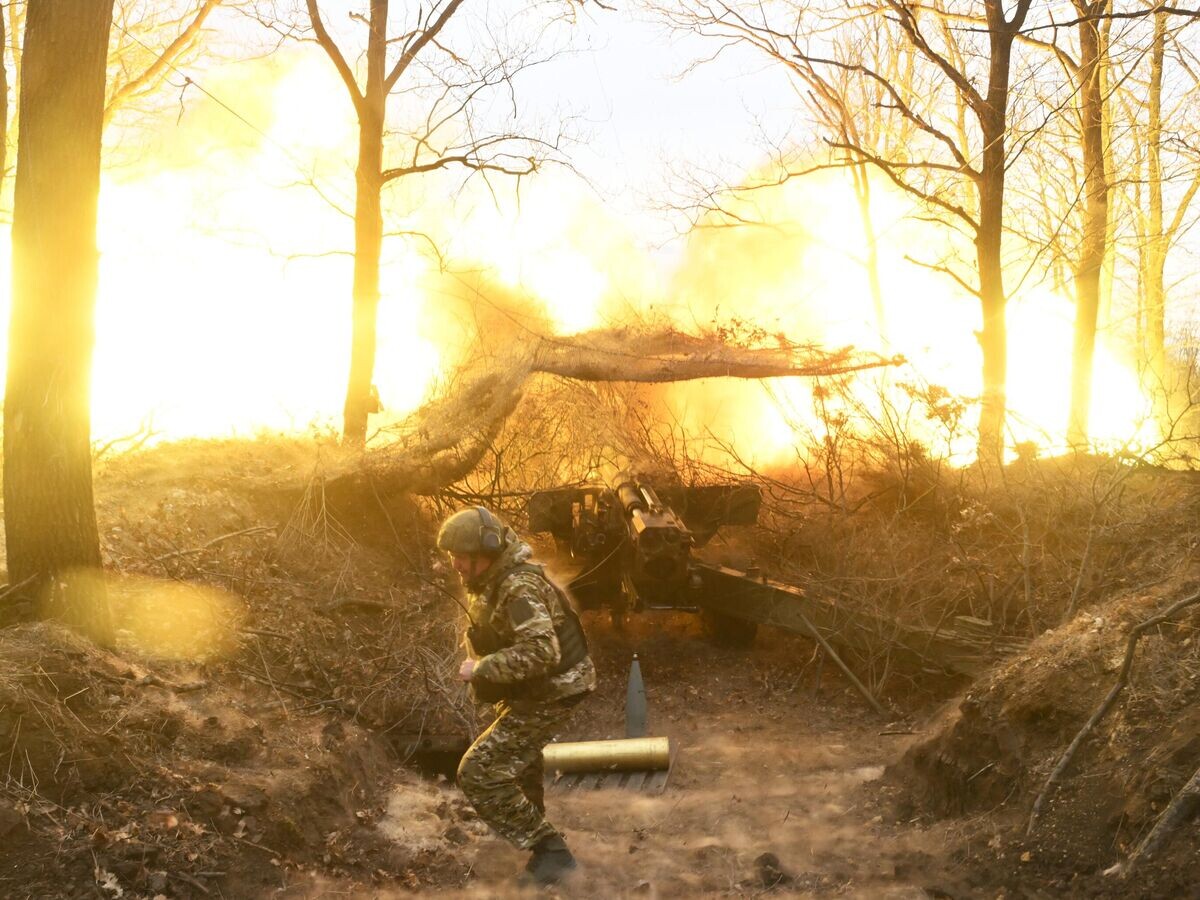    Военнослужащие Южной группировки войск ведут стрельбу из артиллерийского орудия "Гиацинт-Б" в зоне проведения специальной военной операции.© РИА Новости / РИА Новости