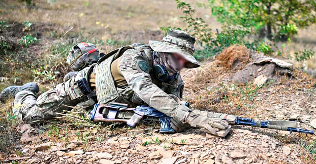 3. Стрелок с СВД занимает положение лёжа (фото из открытых источников)