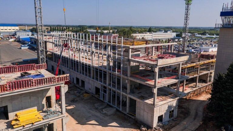    Аэропорт Оренбурга показал, как строят последний этаж нового терминала Белов Михаил Александрович