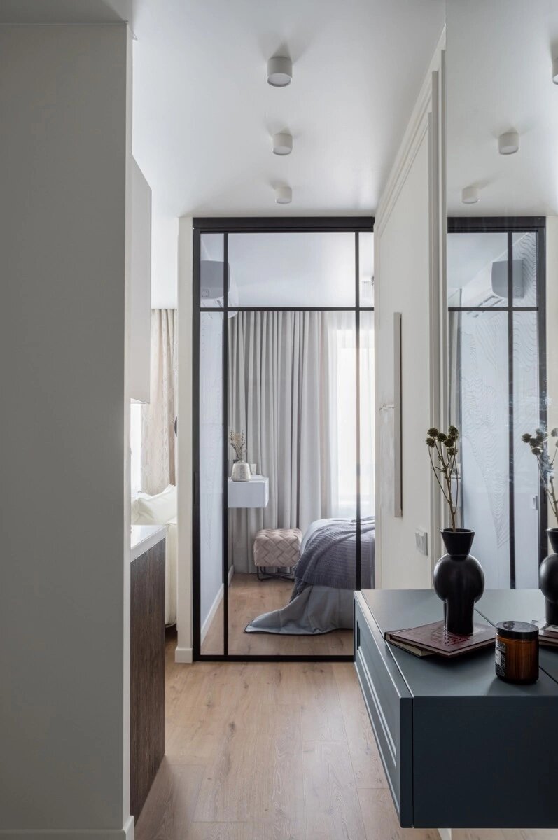 КВАРТИРА СМ СИТИ "ПАРИЖСКИЙ ШИК". ТЕКСТИЛЬНАЯ КОМПАНИЯ "РИД", САЛОН "MAISON & BUREAU" ("МЕЗОН И БЮРО")