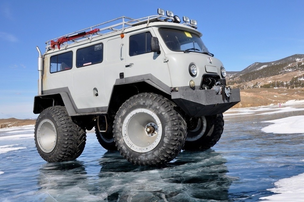 Выезд вездехода на лед