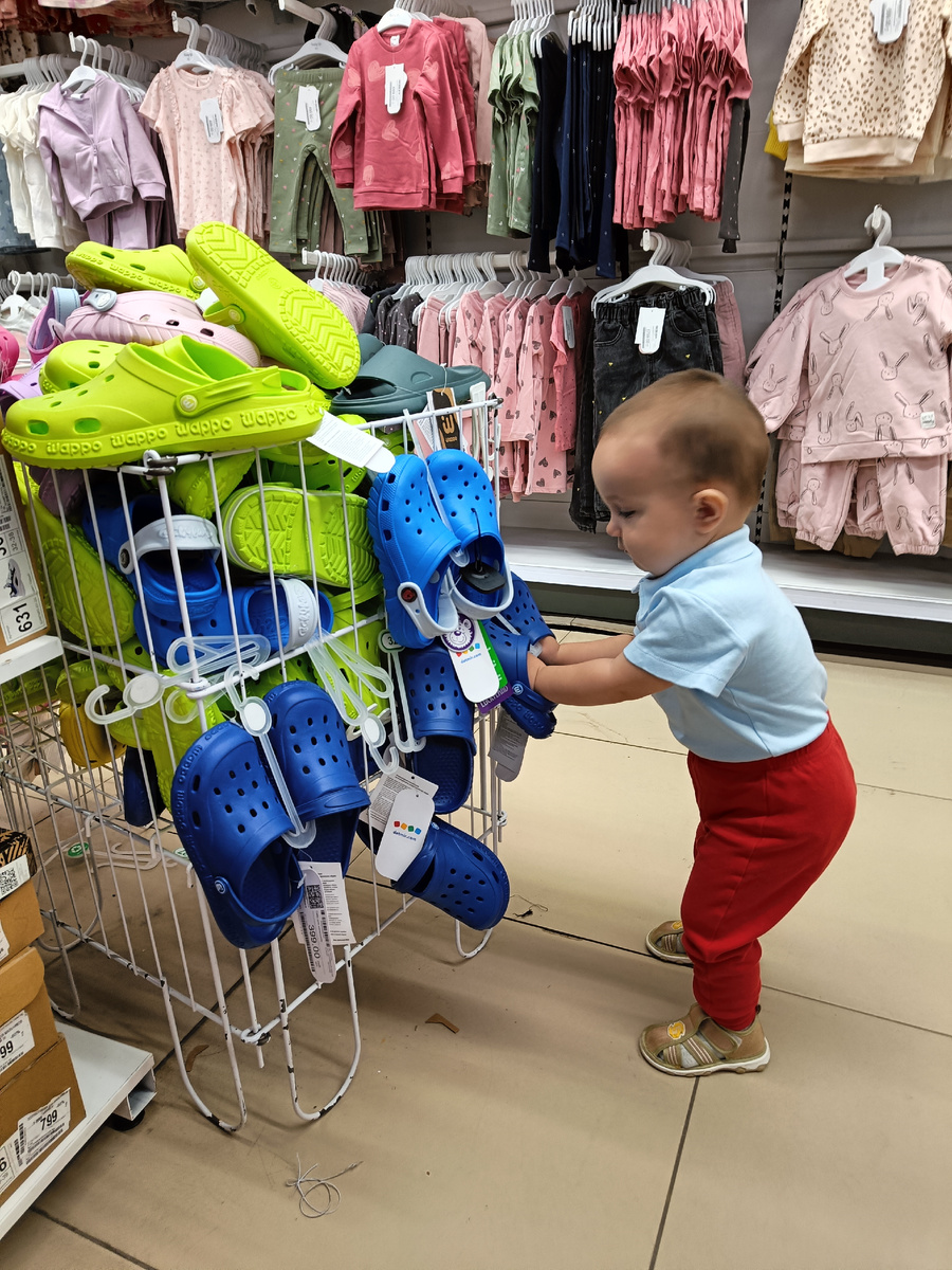 Продавец-консультант всё покажет и расскажет