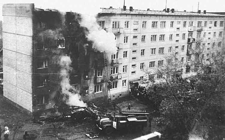 Влетел в окно к жене и тёще. История лётчика Серкова