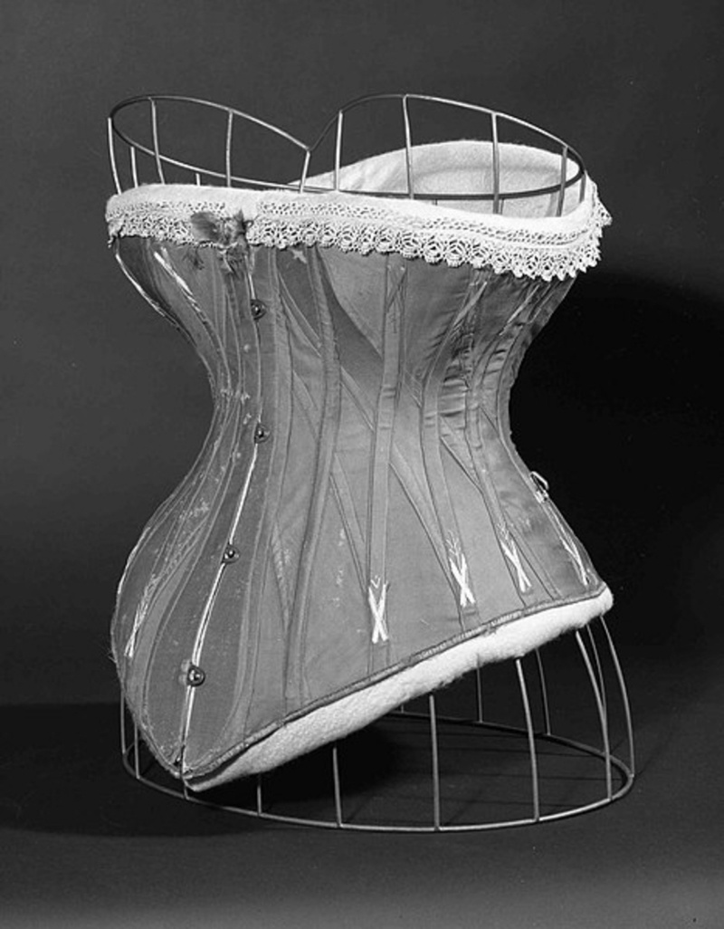 Фото: НП «Викимедиа РУ»* / Barcley custom corsets / Unknown author / Copyrighted free use