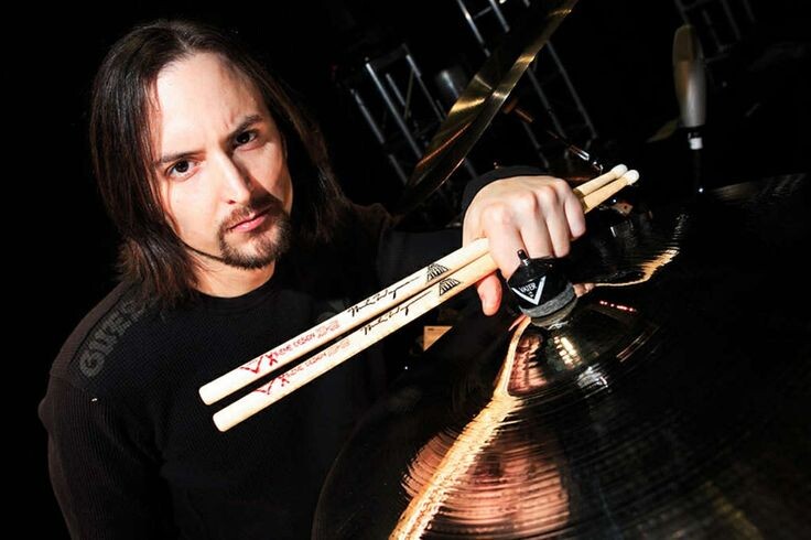 Майк Венгрен (Mike Wengren), барабанщик группы Disturbed.