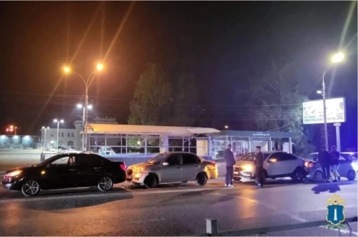    Женщина за рулём «Киа» собрала «паровозик» на Московском шоссе