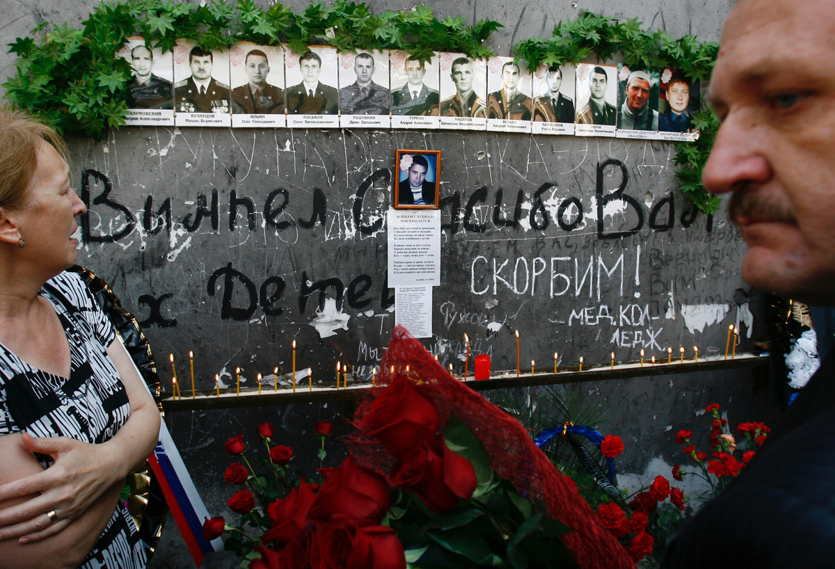 9. Трагедия беслана презентация. Трагедия в беслане стихотворение. Линейка посвященная трагедии в беслане. Линейка посвященная трагедии в беслане.