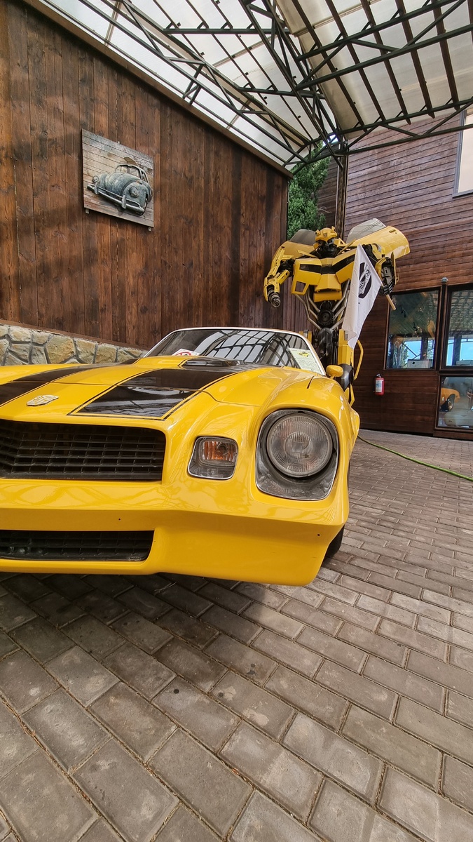 Проект Bumblebee сделан из Chevrolet Camaro по мотивам фильма «Трансформеры»