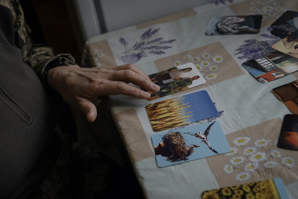   Психологи показывали снимки Украины, которые должны были убедить боевиков пойти на смерть ради родины. Фото: украинские СМИ