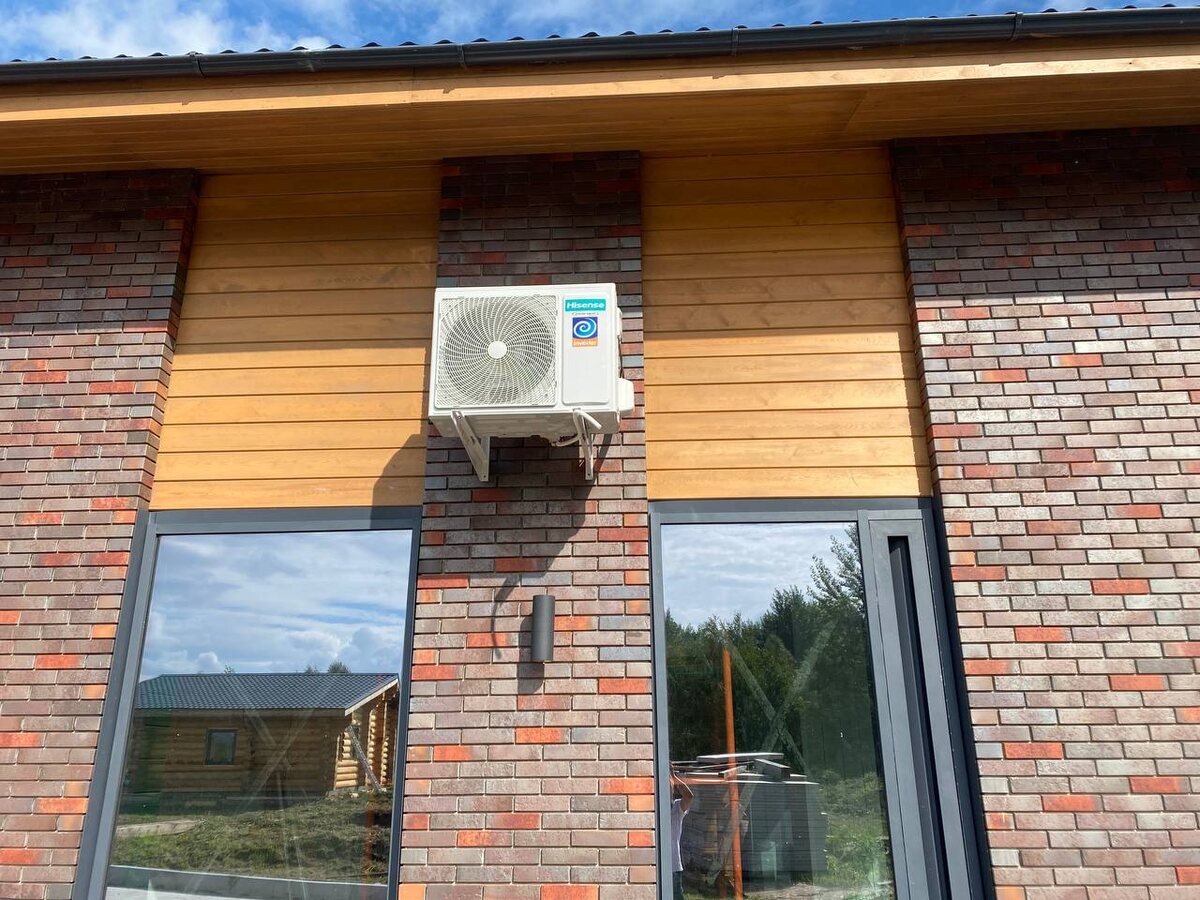 Сплит система. Кондиционер не охлаждает. Кондиционер в интерьере. Кондиционер не охлаждает помещение. Кондисанер.