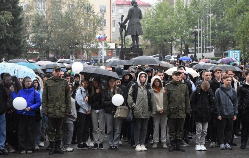    Акция в День солидарности борьбы с терроризмом в Барнауле. Источник: t.me/tomenko_22