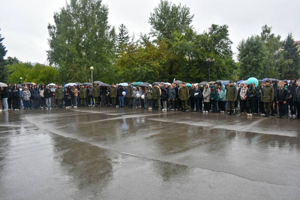    Акция в День солидарности борьбы с терроризмом в Барнауле. Источник: t.me/dumabrn